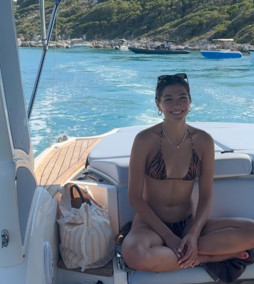 Μελίνα Νικολαΐδη: Πήγε στους Παξούς με τους φίλους της