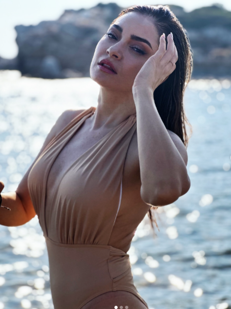 Αποστολία Ζώη: Στη Χαλκιδική για τις τελευταίες μέρες των διακοπών της