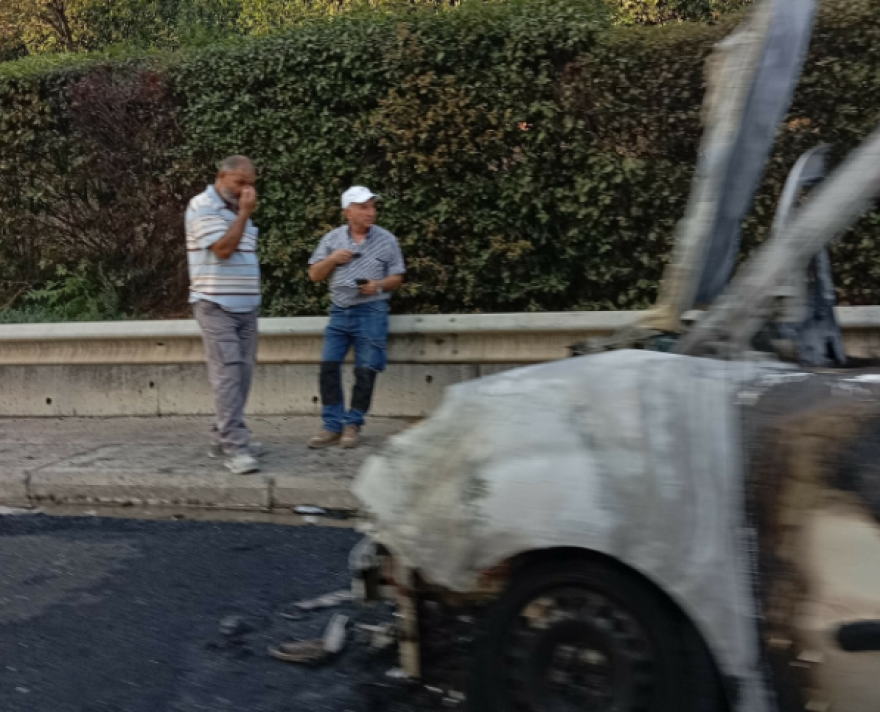 Κίνηση: Αυτοκίνητο πήρε φωτιά εν κινήσει στην Αττική Οδό - Συνεχίζονται οι καθυστερήσεις προς αεροδρόμιο στο ύψος Κύμης