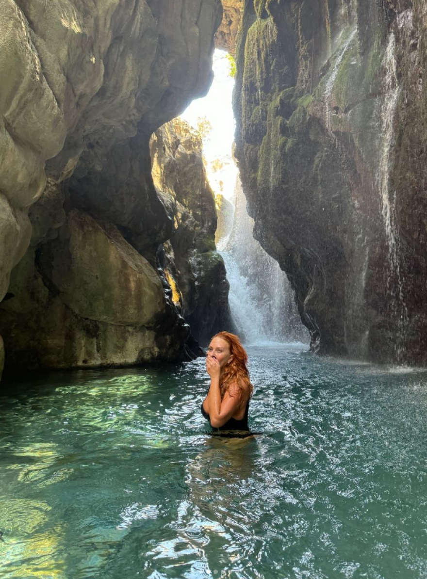 Σίσσυ Χρηστίδου: Ενθουσιασμένη με το Φαράγγι Κουρταλιώτη στην Κρήτη - Δείτε φωτογραφίες