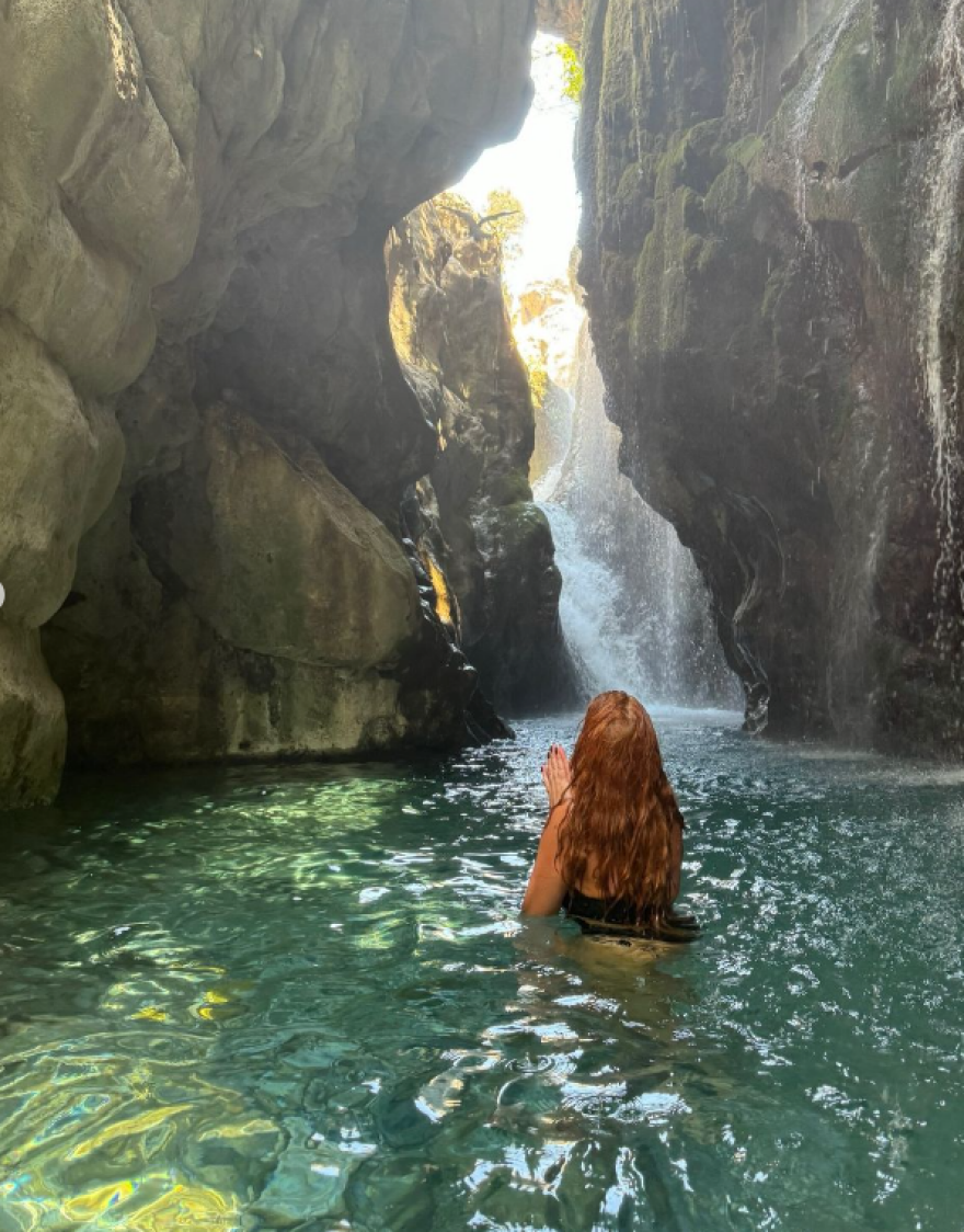 Σίσσυ Χρηστίδου: Ενθουσιασμένη με το Φαράγγι Κουρταλιώτη στην Κρήτη - Δείτε φωτογραφίες