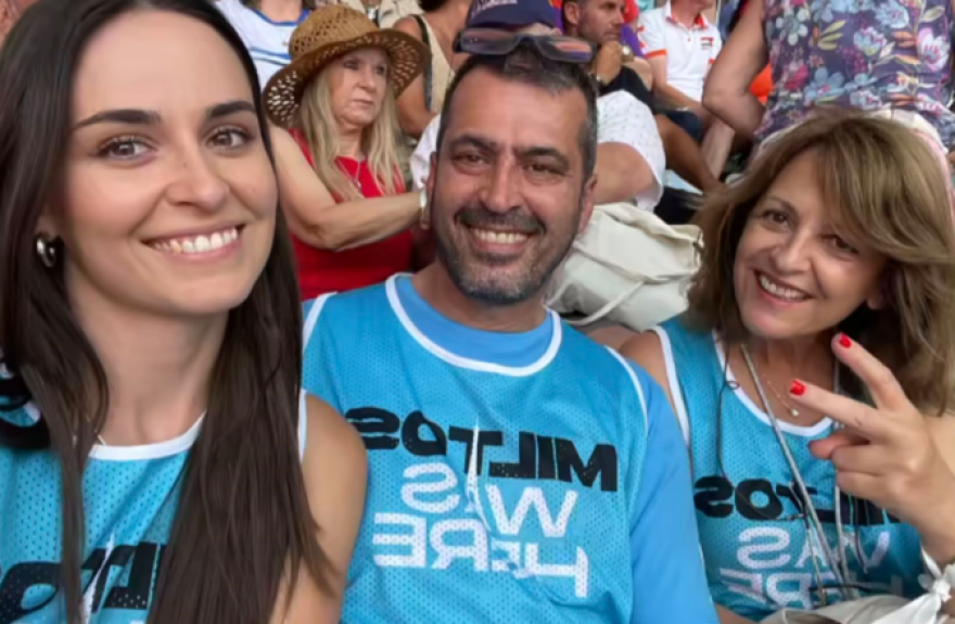 Ολυμπιακοί Αγώνες: Η οικογένεια Τεντόγλου γιόρτασε το χρυσό του Μίλτου στο Παρίσι - Η ιστορία πίσω από τα μπλουζάκια της 