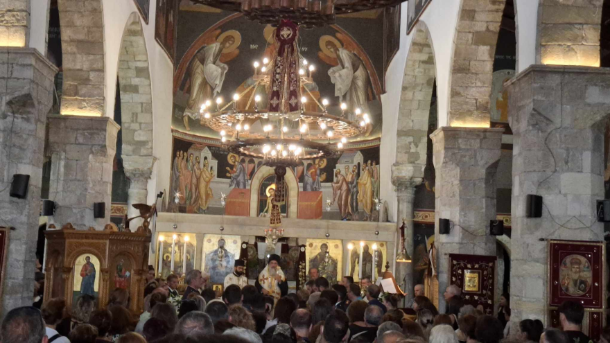 Κρήτη: Σπαραγμός στην κηδεία του 32χρονου πυροσβέστη που σκοτώθηκε σε φαράγγι στο Ηράκλειο