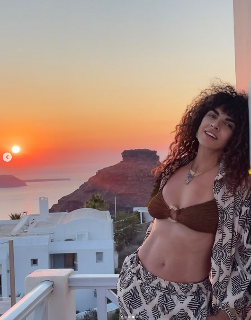 Μαρία Σολωμού από το ηλιοβασίλεμα της Σαντορίνης: Αφήστε με για πάντα εδώ