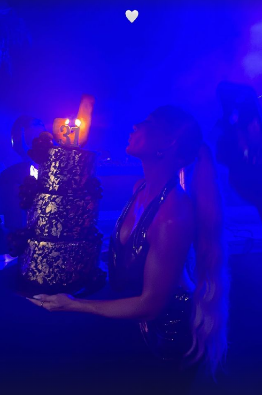 Ιωάννα Τούνη: Έγινε 31 - Η εντυπωσιακή τούρτα και το πάρτι γενεθλίων στον Βέρτη