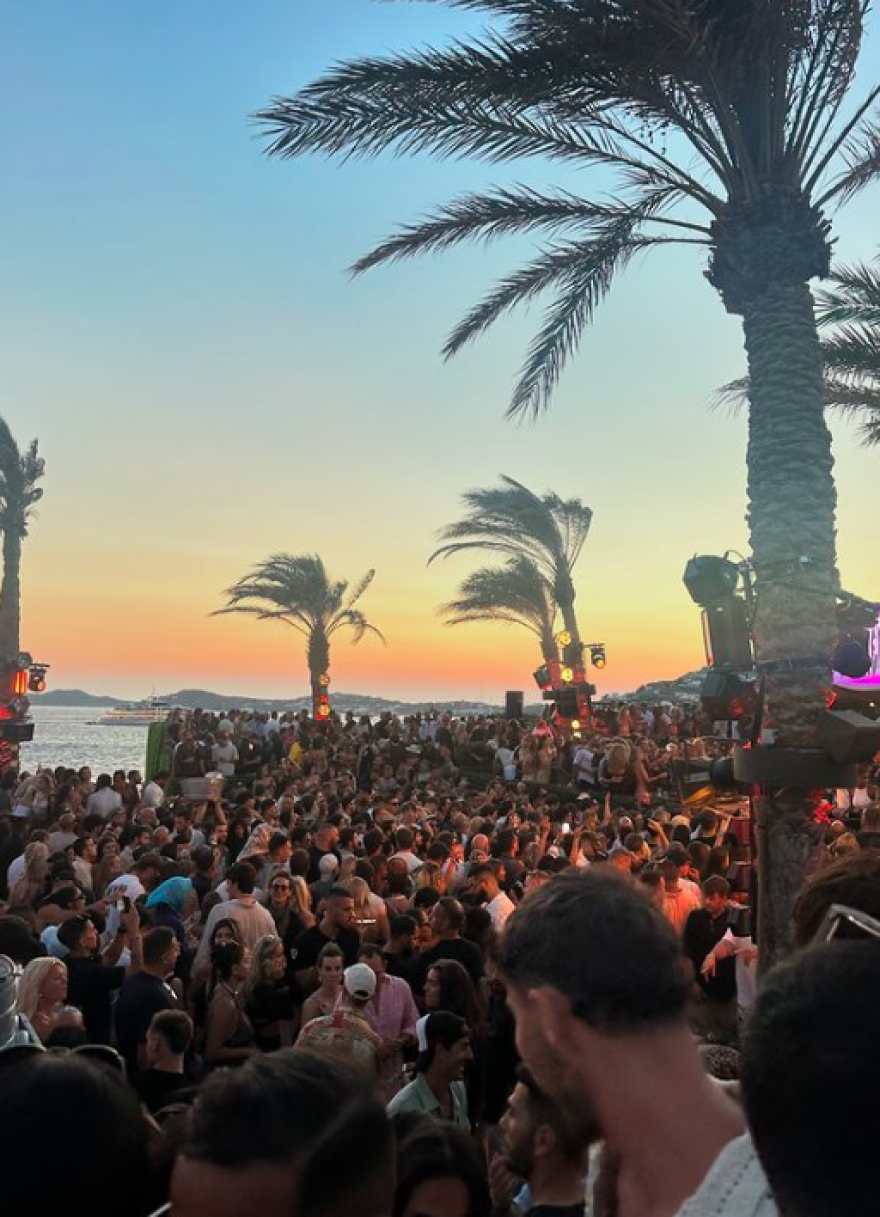 Μύκονος: Το πάρτι της χρονιάς και οι τρελοί τζίροι