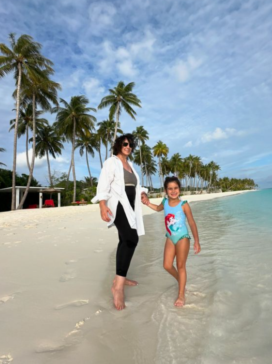 Ελένη Χατζίδου: Απαντά σε όσους κρίνουν τις διακοπές με την πεθερά της