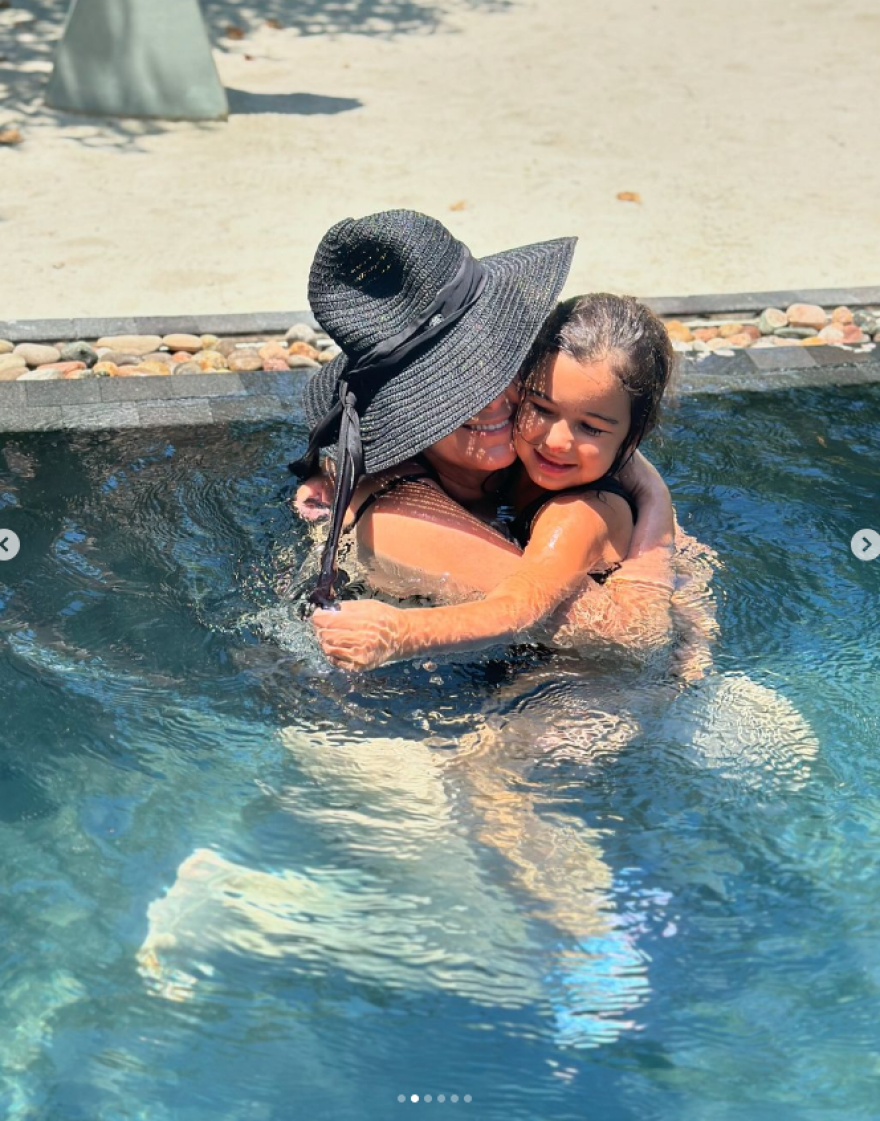 Ελένη Χατζίδου: Απαντά σε όσους κρίνουν τις διακοπές με την πεθερά της