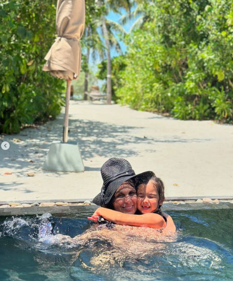 Ελένη Χατζίδου: Απαντά σε όσους κρίνουν τις διακοπές με την πεθερά της