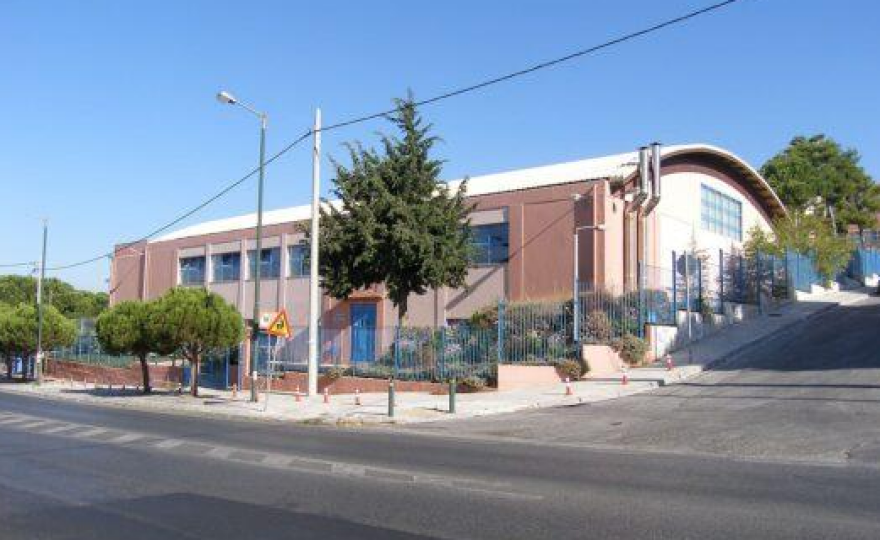 Φωτιά στην Αττική: Κάηκε ολοσχερώς το κλειστό της Νέας Πεντέλης - Δείτε βίντεο