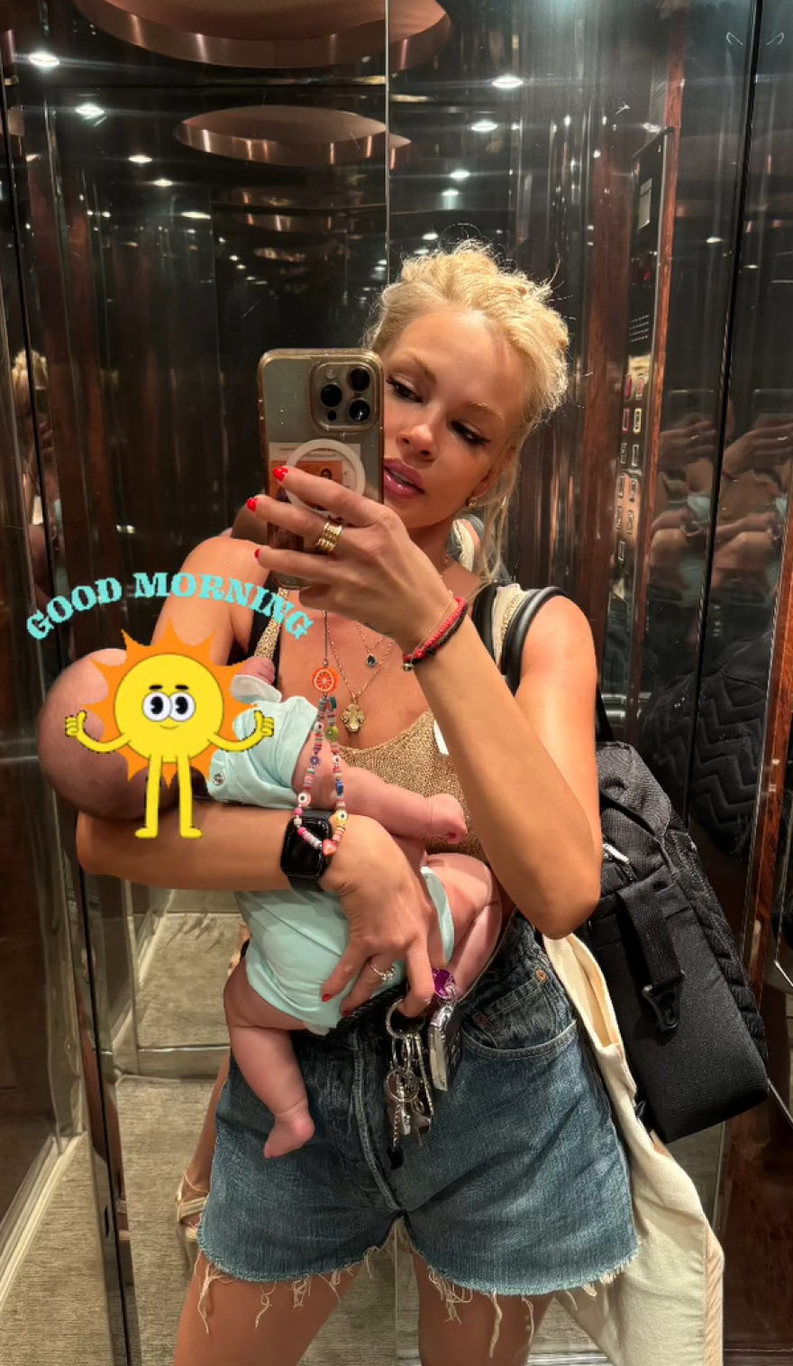 Βίκυ Κάβουρα: Η νέα φωτογραφία με τη δύο μηνών κόρη της