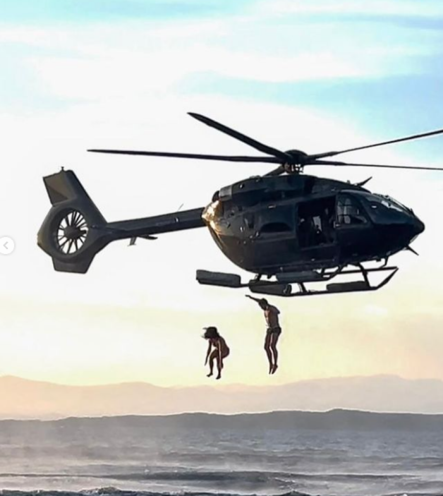 Κέιτι Πέρι - Ορλάντο Μπλουμ: Η στιγμή που βουτάνε από ελικόπτερο σε βίντεο