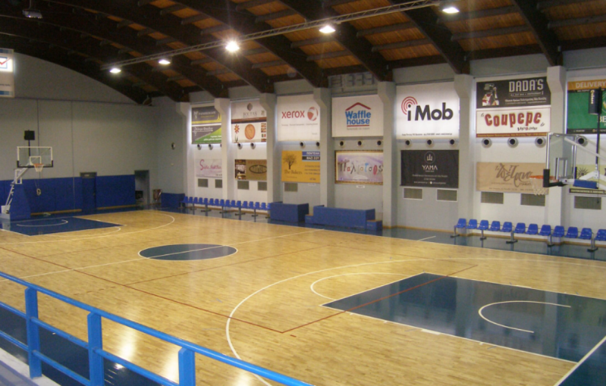 Η φωτιά κατέστρεψε το κλειστό της Νέας Πεντέλης: Το πριν, το μετά και η συγκίνηση του προπονητή