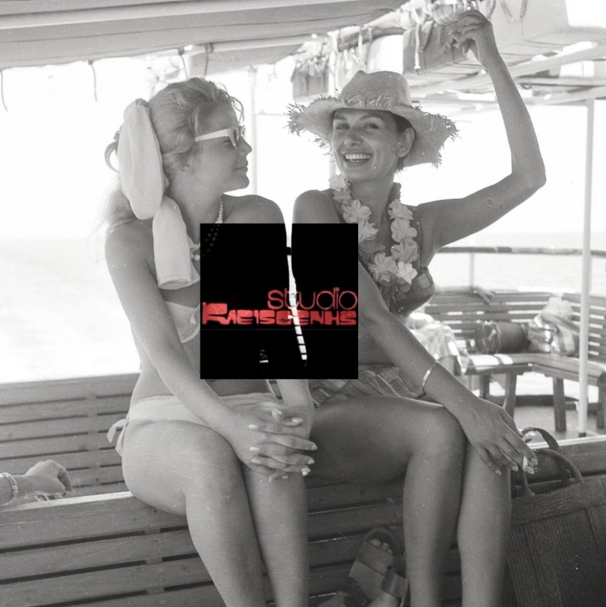 Ζωή Λάσκαρη - Ρίκα Διαλυνά: Χαμογελαστές με τα μπικίνι τους σε αδημοσίευτη φωτογραφία που κυκλοφόρησε