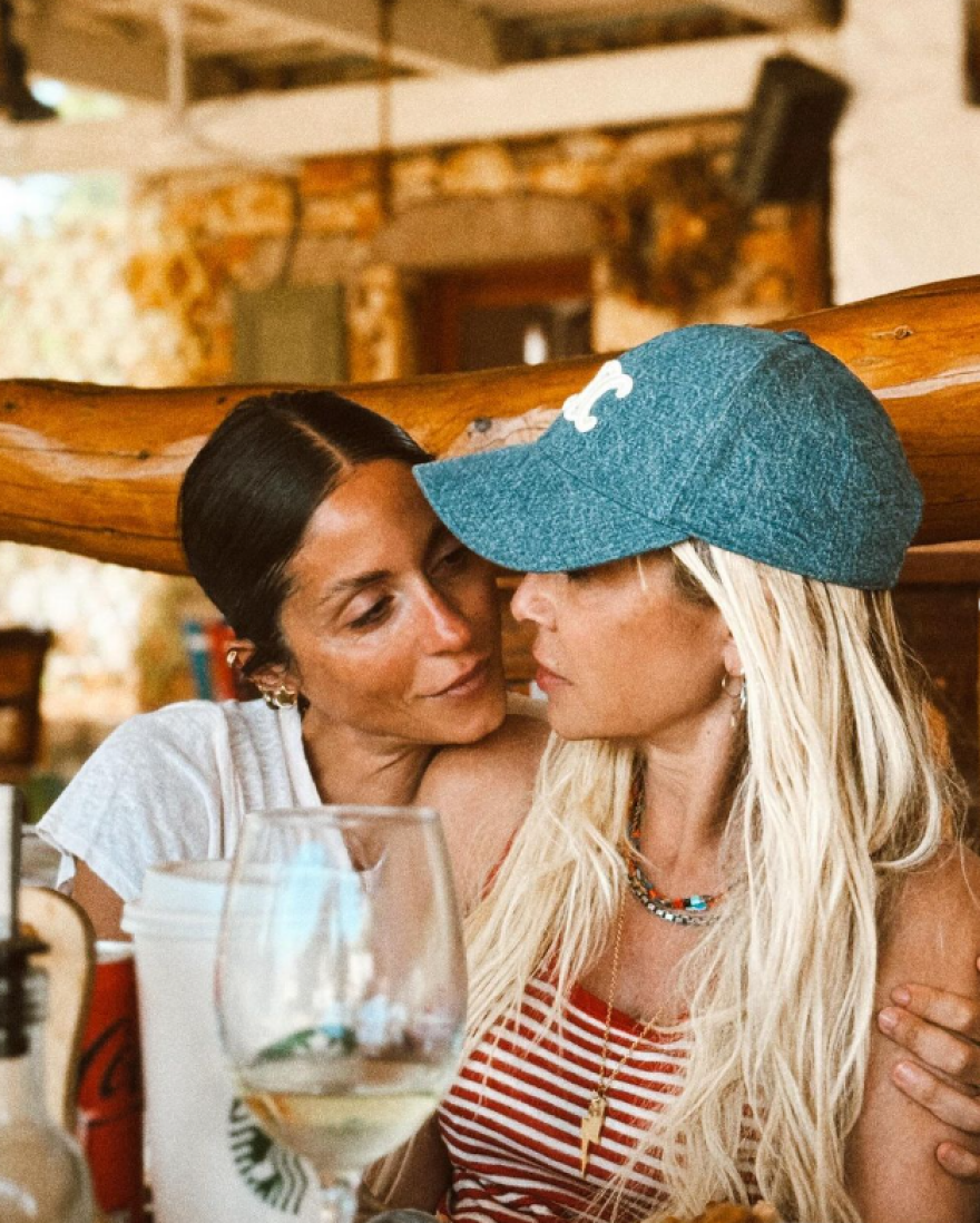 Άννα Βίσση - Σοφία Καρβέλα: Οι τρυφερές φωτογραφίες από τις διακοπές τους