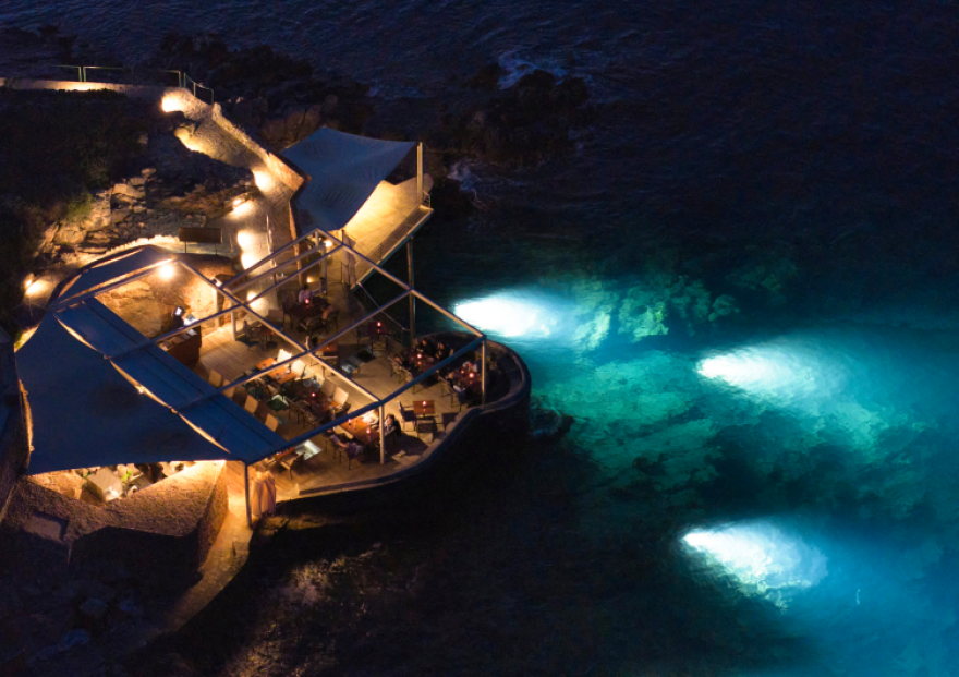 Κρήτη: Ο Μεξικανός δισεκατομμυριούχος που «τράκαρε» με θαλαμηγό που ανήκε στον Τζομπς, κάνει διακοπές στην Ελούντα