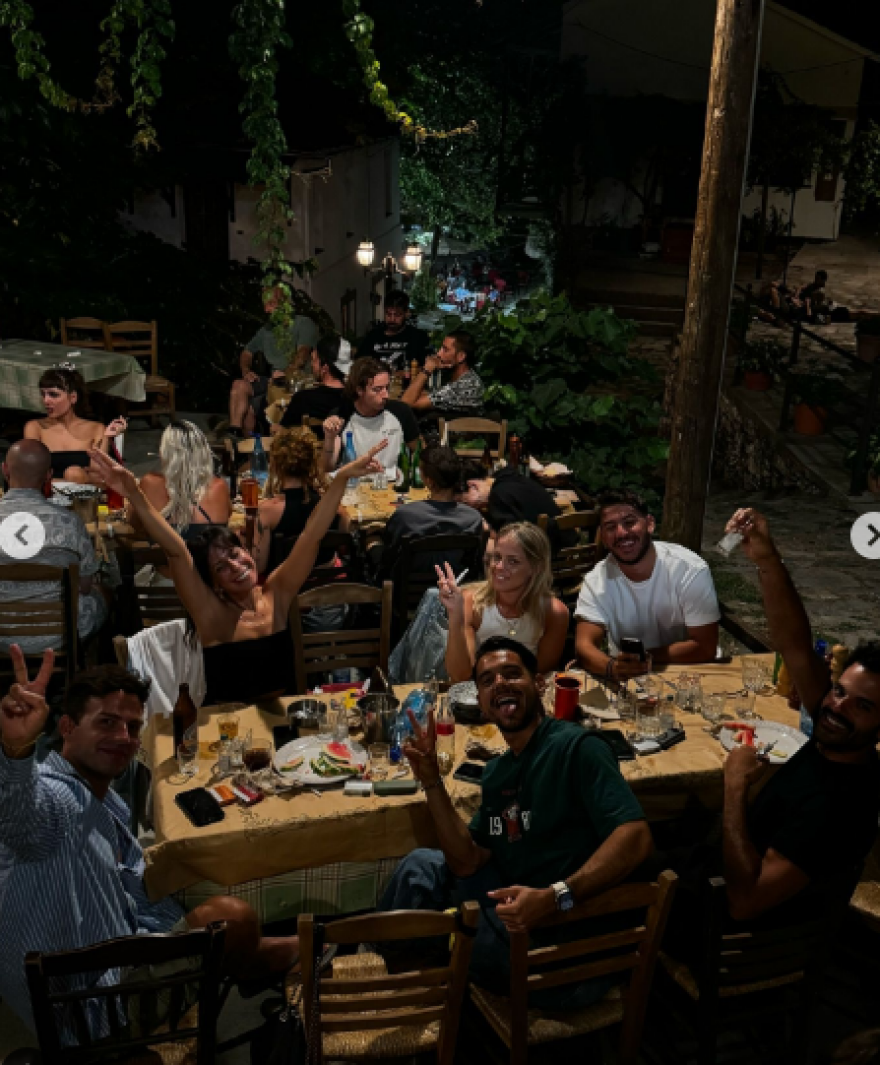 Ελένη Βουλγαράκη: Περνά χρόνο με την παρέα της στο Πήλιο - Δείτε φωτογραφίες