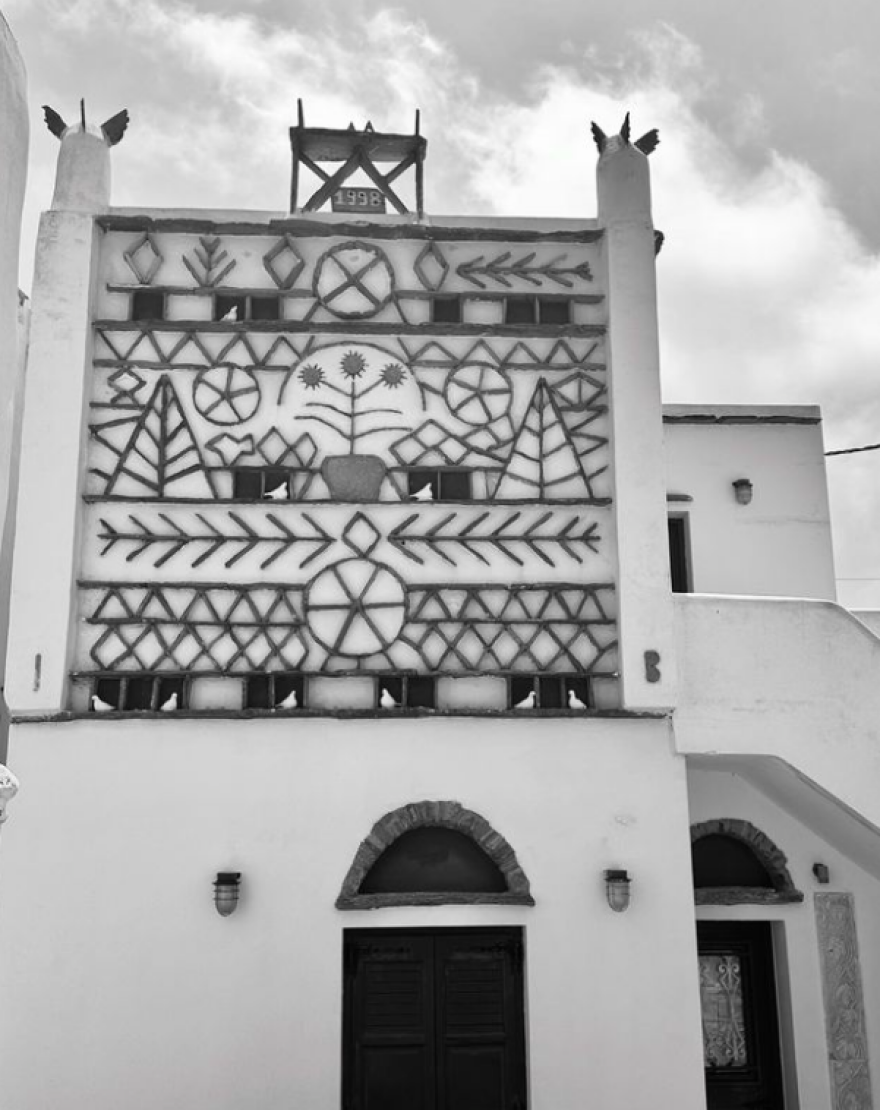 Γιάννης Κουκουράκης: Φωτογραφίζεται με μαγιό στο νησί που παραθερίζει