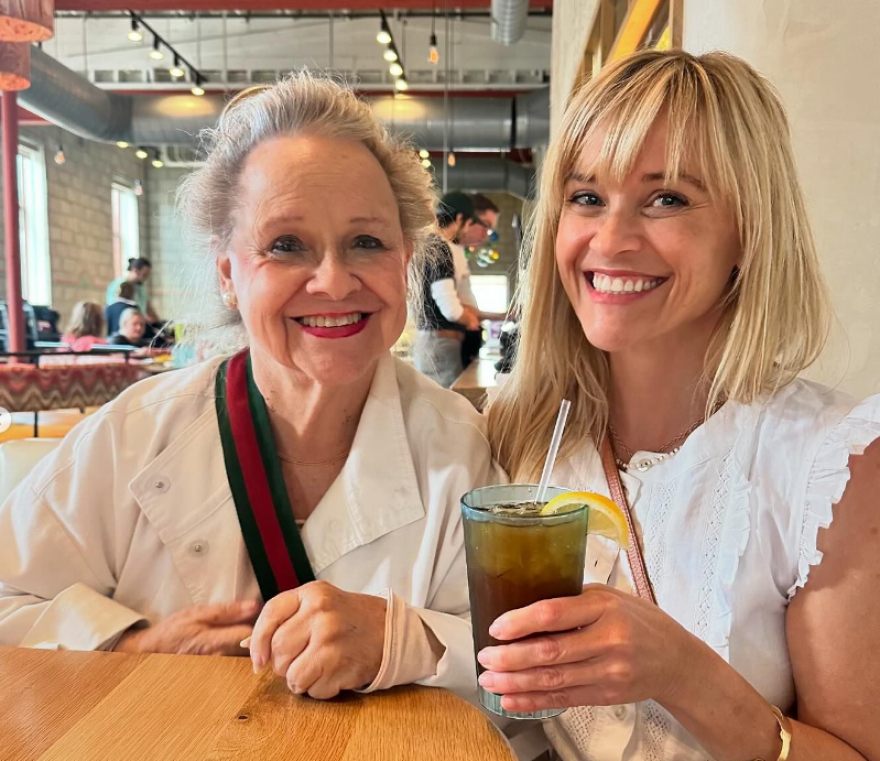 Ρις Γουίδερσπουν. Εύχεται χρόνια πολλά στη μαμά της με ένα τρυφερό μήνυμα