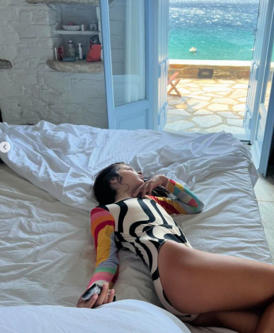 Χρήστος Λούλης - Έμιλυ Κολιανδρή: Βγάζουν φωτογραφία με τα μπουρνούζια τους 