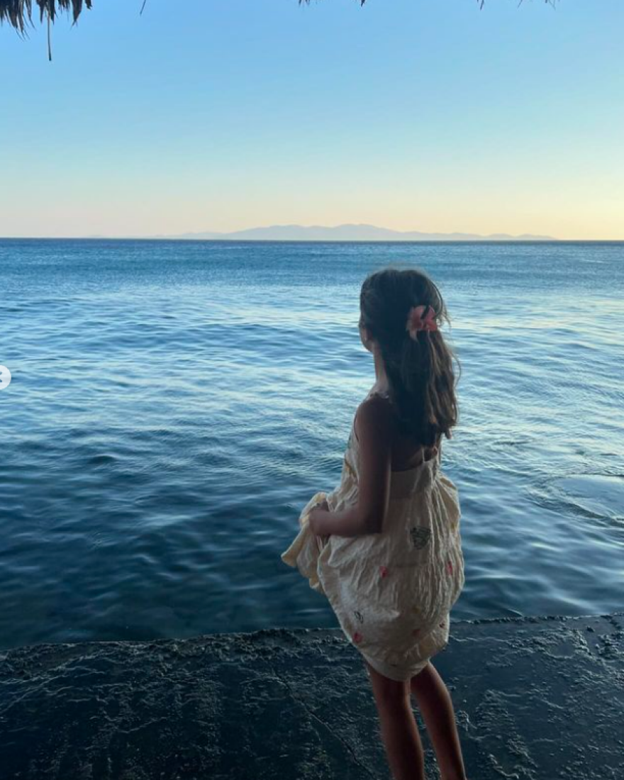 Χρήστος Λούλης - Έμιλυ Κολιανδρή: Βγάζουν φωτογραφία με τα μπουρνούζια τους 