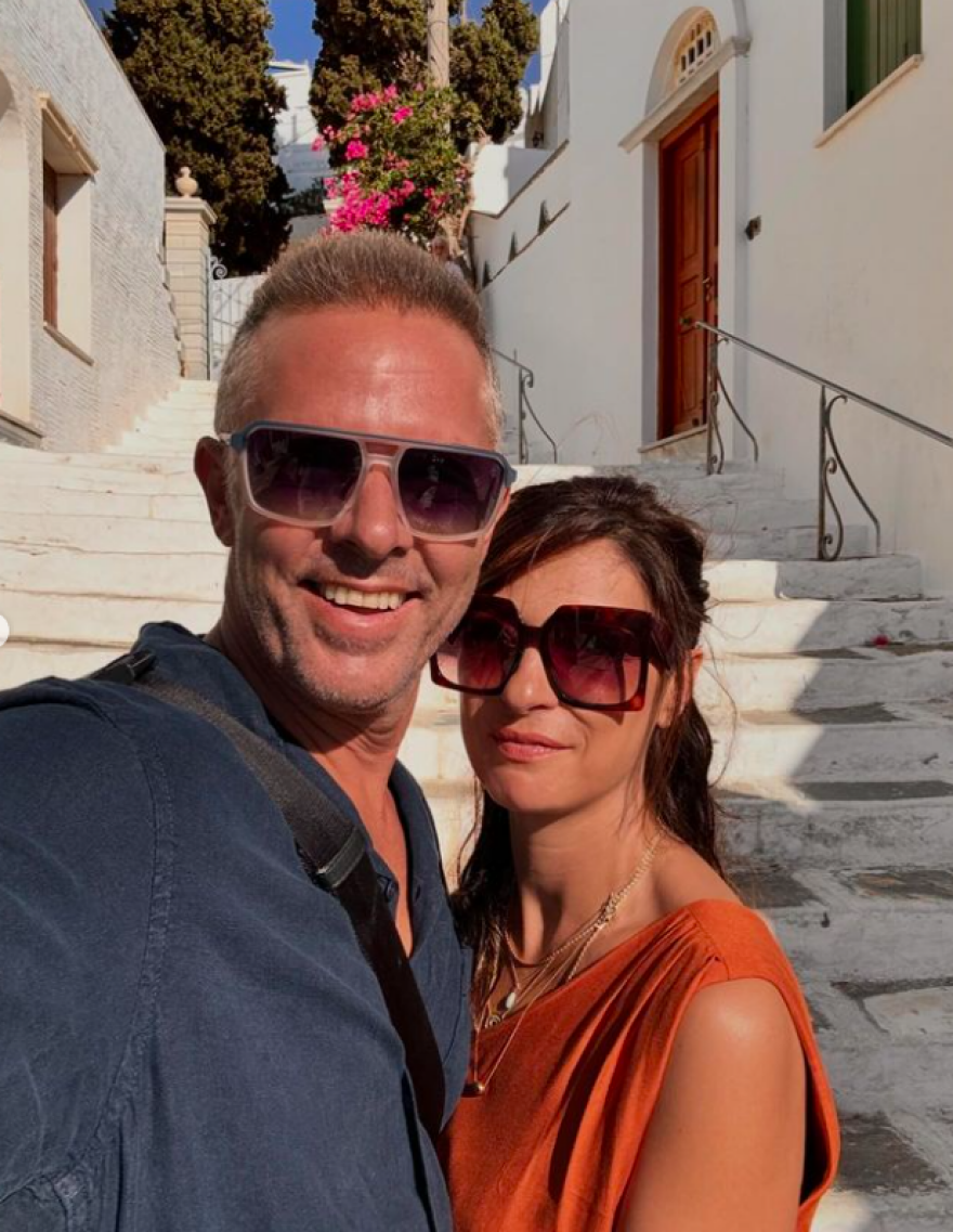 Χρήστος Λούλης - Έμιλυ Κολιανδρή: Βγάζουν φωτογραφία με τα μπουρνούζια τους 