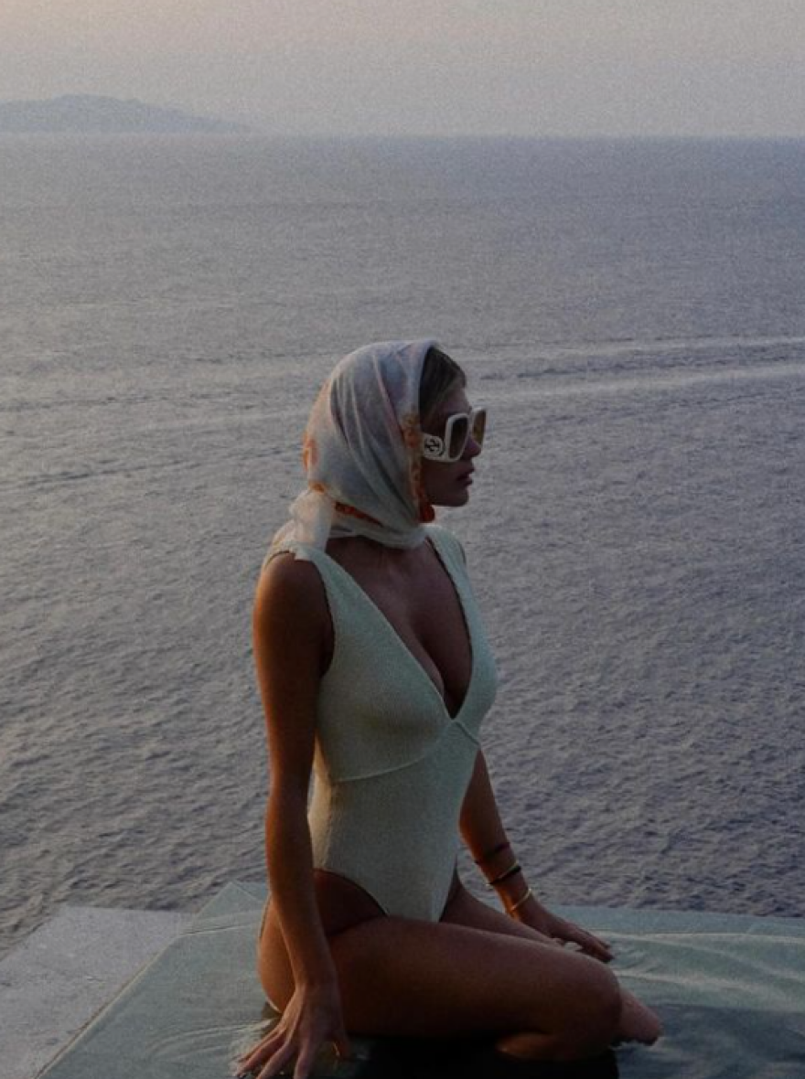 Κλέλια Ανδριολάτου: Topless στις  φωτογραφίες που ανέβασε από την Τζια