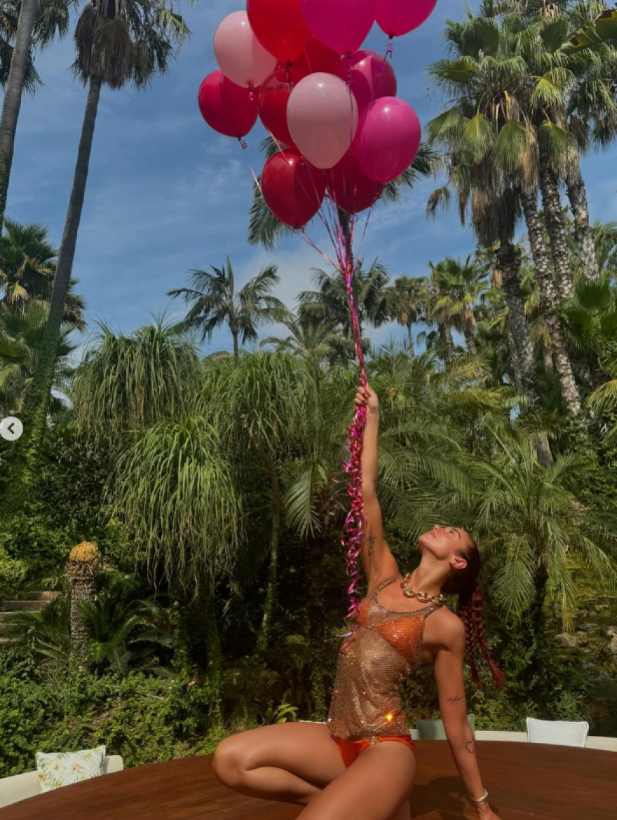 Ντούα Λίπα: Η ζωή γίνεται όλο και καλύτερη, γράφει η τραγουδίστρια για την ημέρα των γενεθλίων της