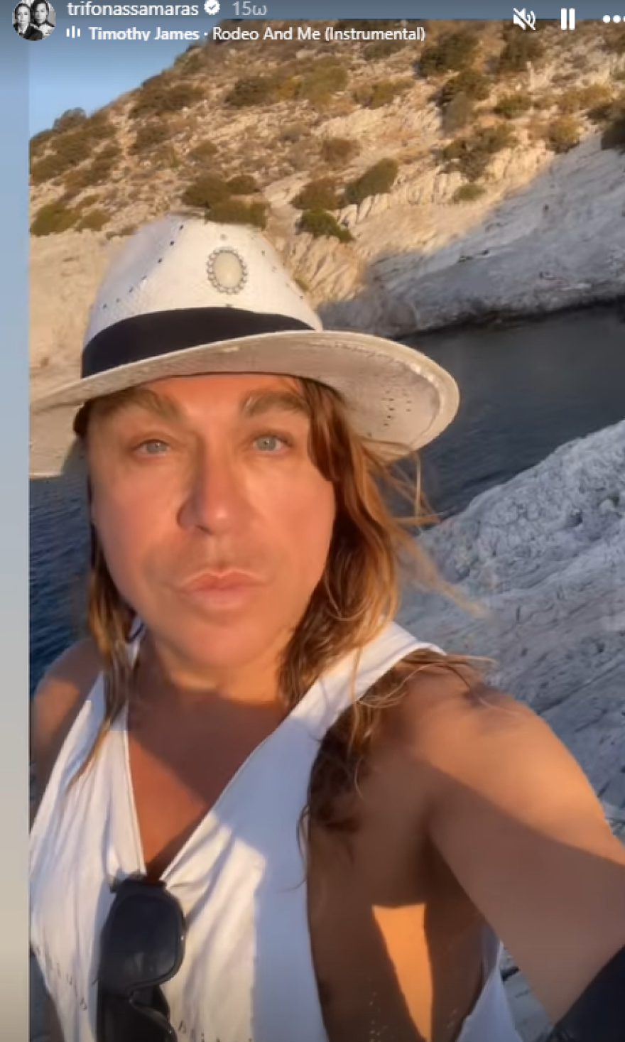 Τρύφωνας Σαμαράς: Φωτογραφήθηκε πάνω σε βράχια στο Λουτράκι