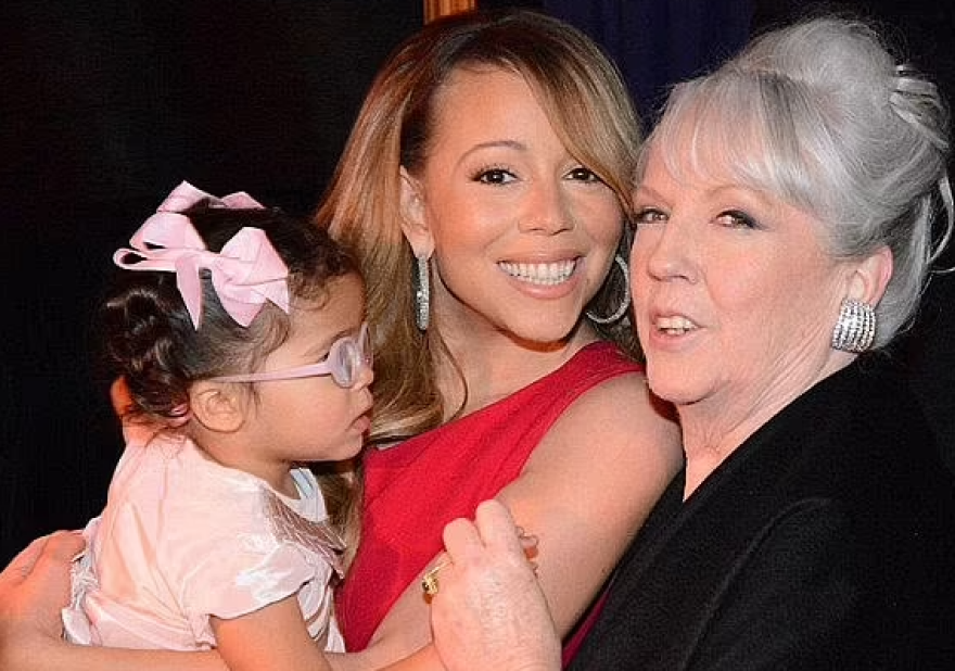 Μαράια Κάρεϊ: Δεν συμφιλιώθηκε ποτέ με την αδερφή της - Η ταραχώδης ζωή της Άλισον και ο θάνατος στα 63 της χρόνια 