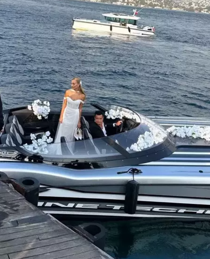 Ατζούν Ιλιτζαλί: Ο Γιώργος Λιανός πήγε με τη σύντροφό του στον γάμο του