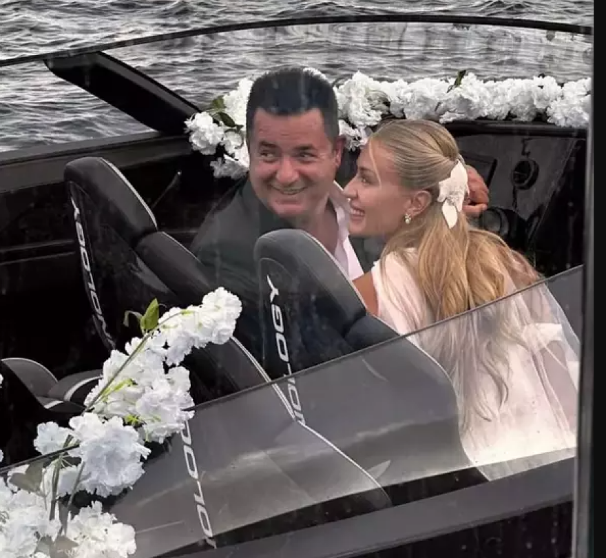 Ατζούν Ιλιτζαλί: Ο Γιώργος Λιανός πήγε με τη σύντροφό του στον γάμο του