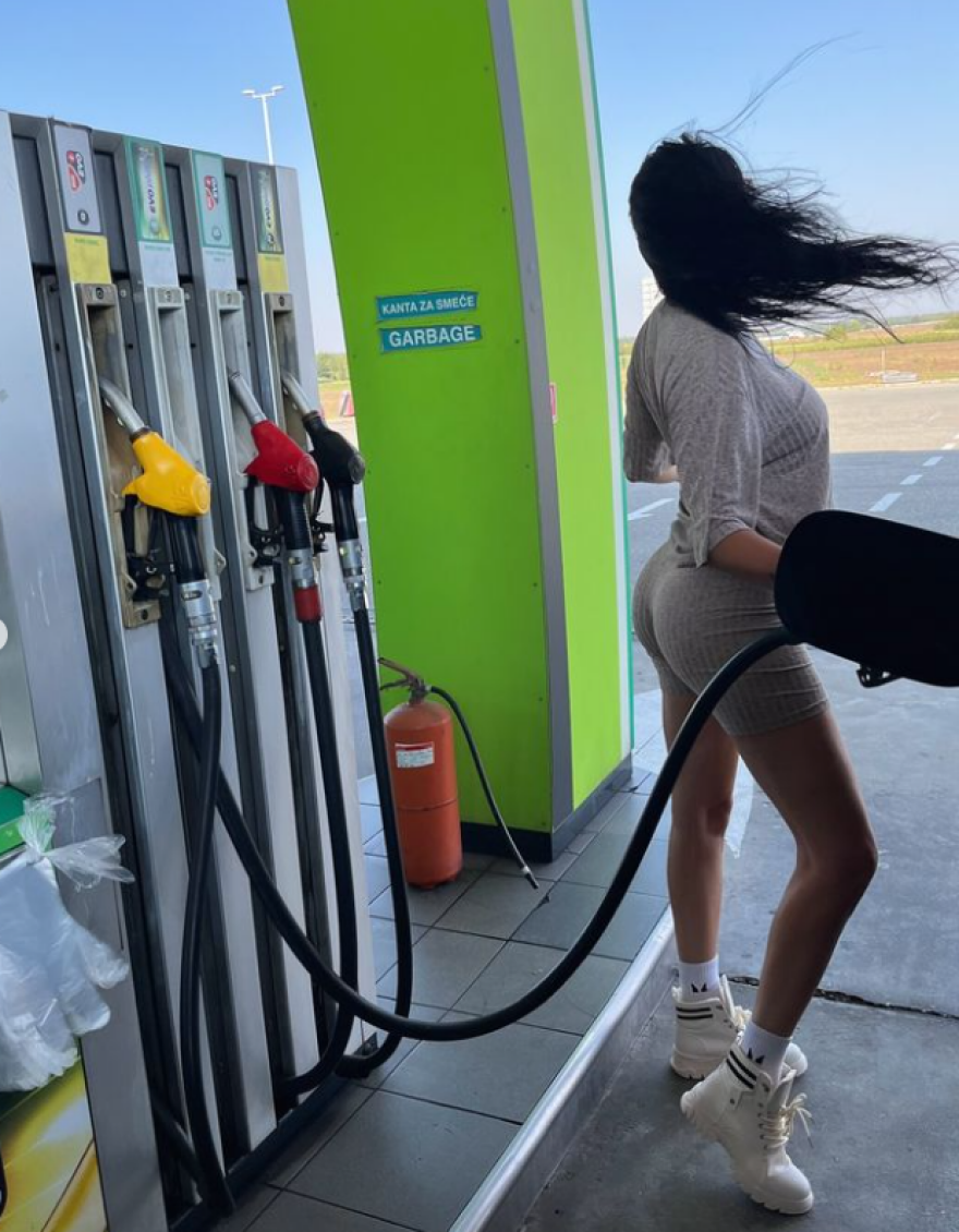 Δήμητρα Αλεξανδράκη στο Instagram: Ο Θεός με έκανε υπέροχη αλλά ξέχασε να με κάνει πλούσια