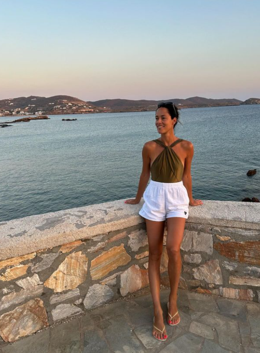 Άνα Ιβάνοβιτς: Το φωτογραφικό άλμπουμ των διακοπών της στην Ελλάδα 