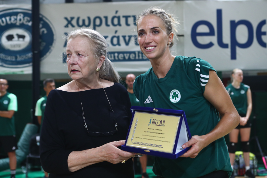 Ο μύθος της Ρούξι Ντουμιτρέσκου θα ζει για πάντα στον «Τάφο του Ινδού» - Αποσύρθηκε η φανέλα  του ΠΑΟ με το Νο9 - Φωτογραφίες 