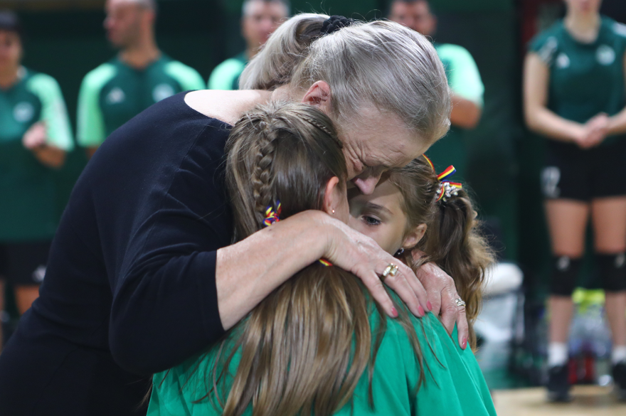 Ο μύθος της Ρούξι Ντουμιτρέσκου θα ζει για πάντα στον «Τάφο του Ινδού» - Αποσύρθηκε η φανέλα  του ΠΑΟ με το Νο9 - Φωτογραφίες 