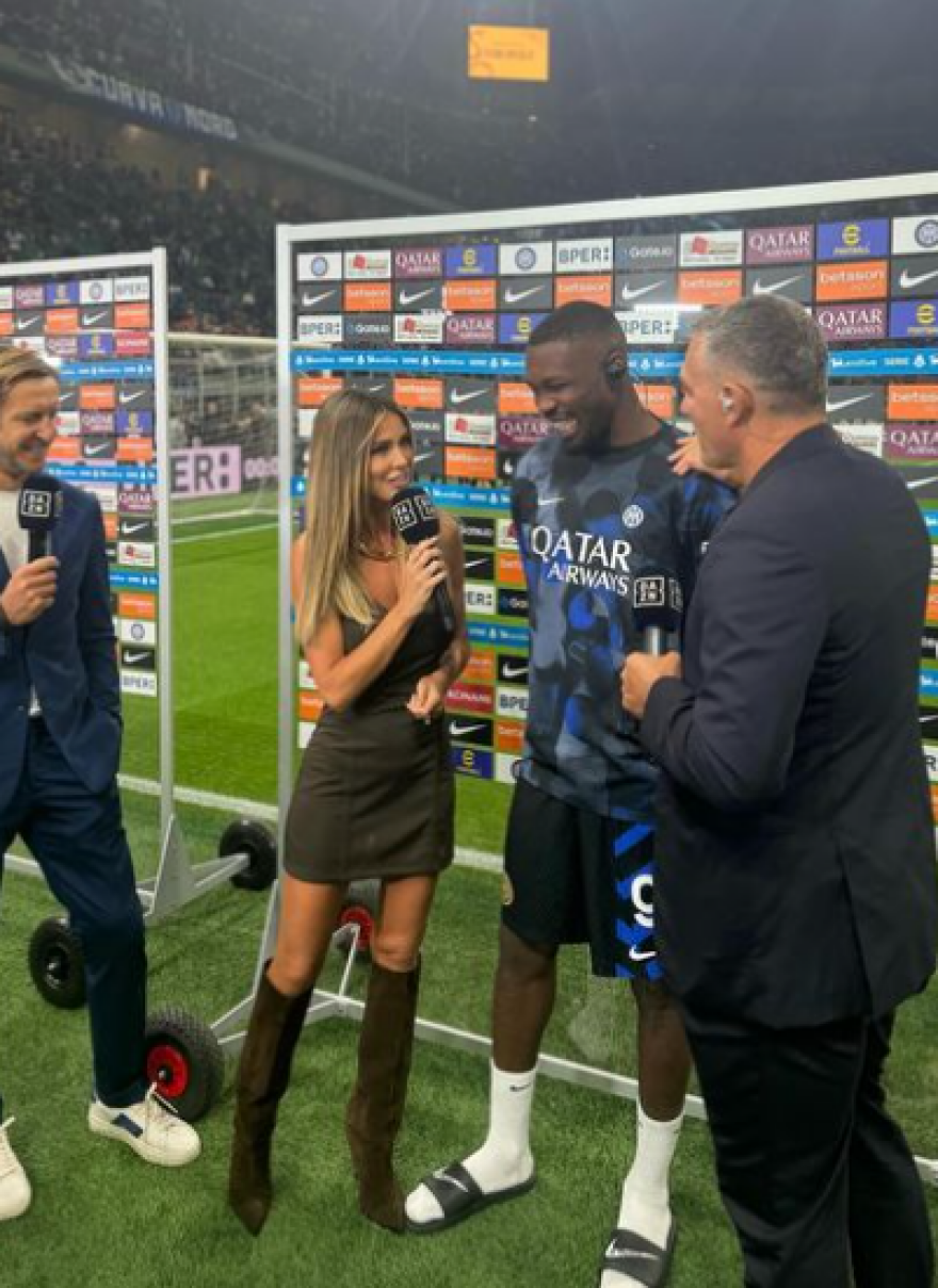 Ντιλέτα Λεότα: Τρέλανε το Σαν Σίρο με την παρουσία της στο ντέρμπι Ίντερ - Μίλαν