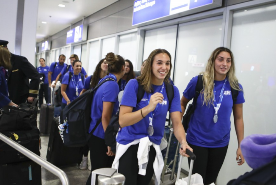 Πόλο: Επέστρεψε με το ασημένιο μετάλλιο η εθνική νεανίδων