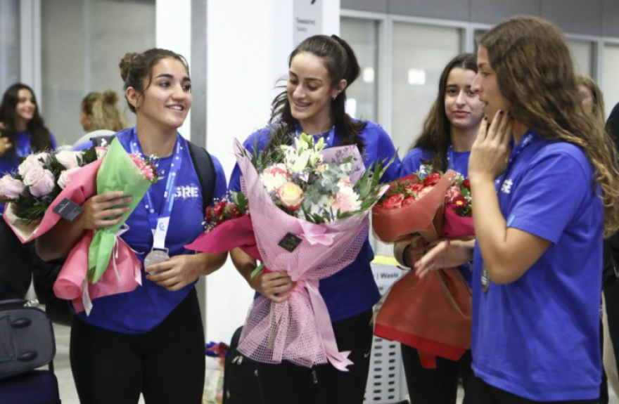 Πόλο: Επέστρεψε με το ασημένιο μετάλλιο η εθνική νεανίδων