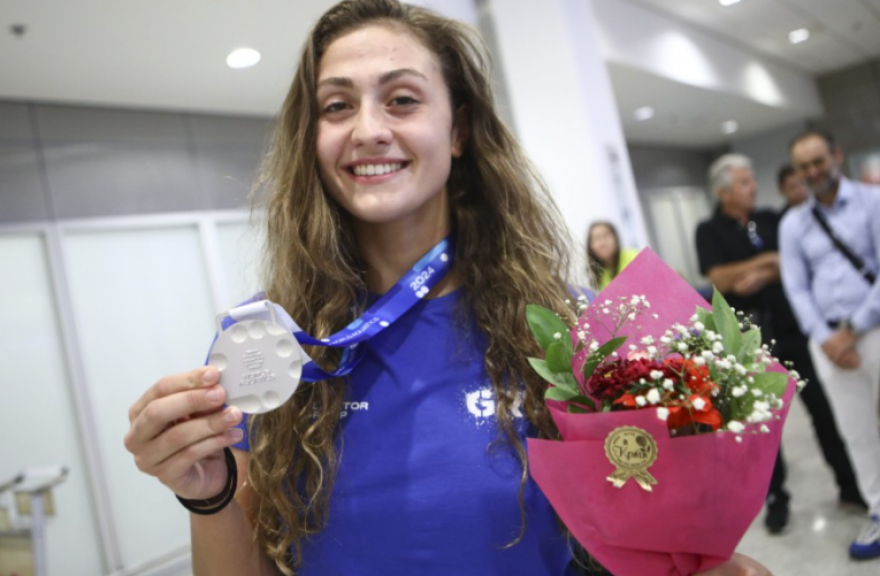 Πόλο: Επέστρεψε με το ασημένιο μετάλλιο η εθνική νεανίδων