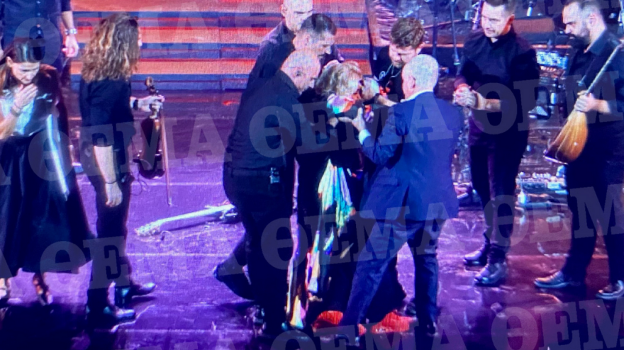 Μαρινέλλα: Λιποθύμησε στη σκηνή του Ηρωδείου και μεταφέρθηκε στο «Υγεία», βίντεο