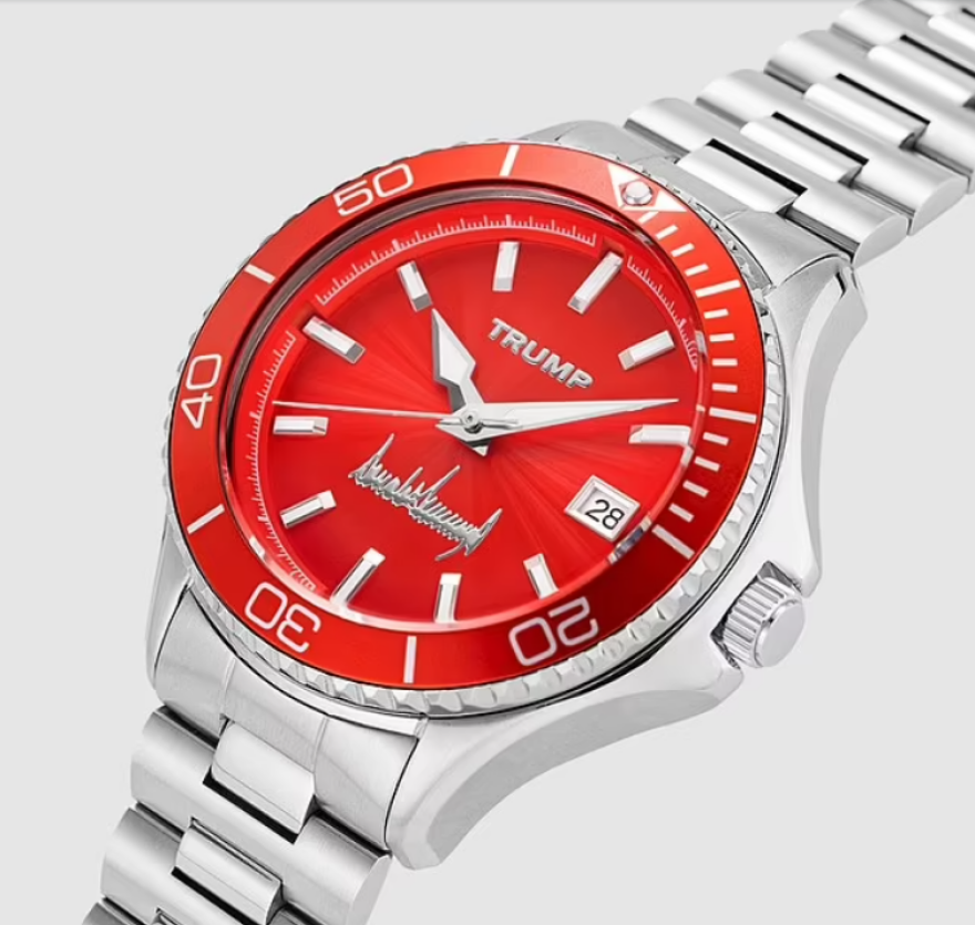 Ο Τραμπ πουλάει τώρα και ρολόγια! Από 499 μέχρι 100.000 δολάρια η τιμή τους