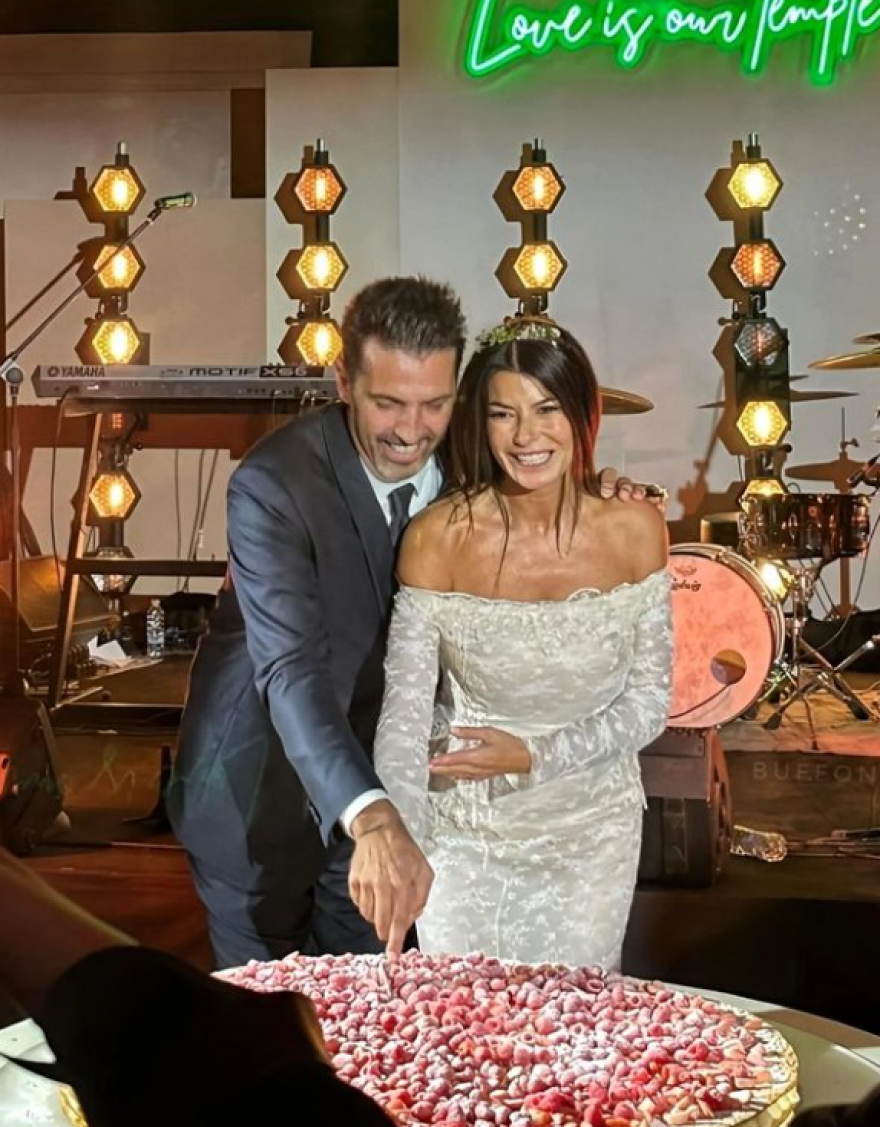 Μπουφόν - Ιλάρια Ντ' Αμίκο: Παντρεύτηκαν στην Τοσκάνη με μάρτυρα την Μόνικα Μπελούτσι - Βίντεο, φωτογραφίες 