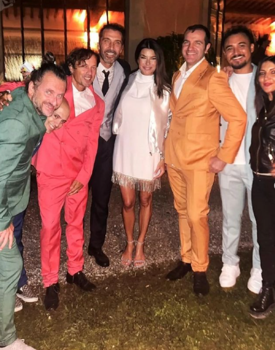 Μπουφόν - Ιλάρια Ντ' Αμίκο: Παντρεύτηκαν στην Τοσκάνη με μάρτυρα την Μόνικα Μπελούτσι - Βίντεο, φωτογραφίες 