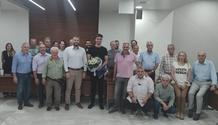 Η Πετρούπολη τίμησε τον Απόστολο Χρήστου - Πήρε το όνομά του το δημοτικό κολυμβητήριο της πόλης 