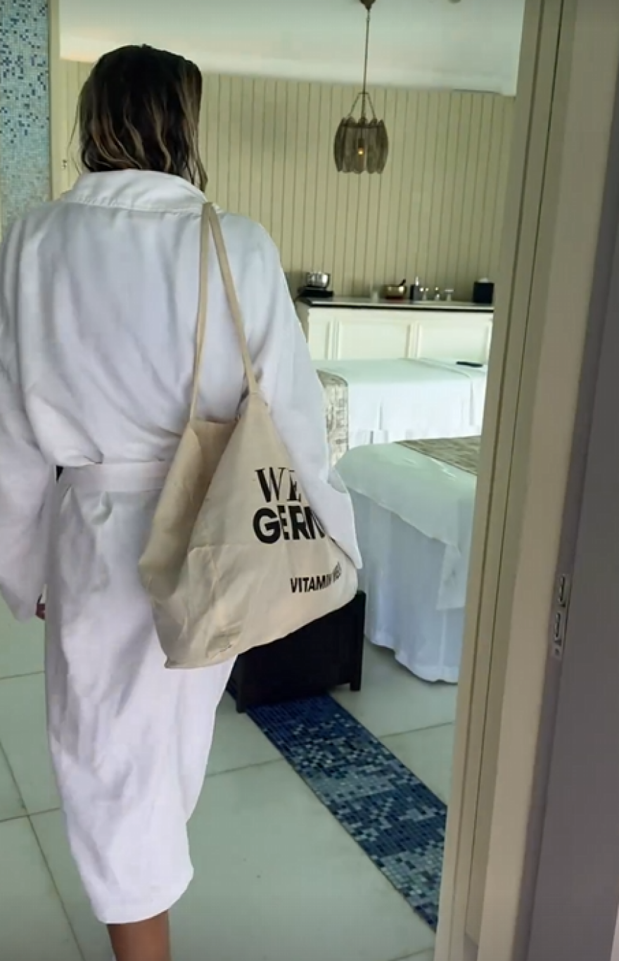 Αλίσα Σμιντ: Καλοκαίρι δίχως τέλος για την πιο σέξι αθλήτρια του κόσμου - Δείτε φωτογραφίες από τις διακοπές της στις Μαλδίβες