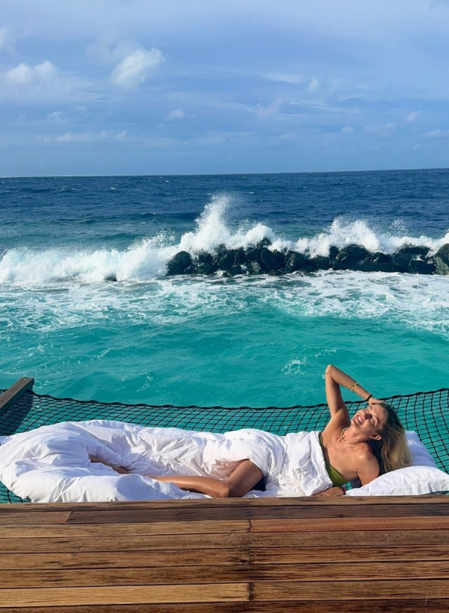 Αλίσα Σμιντ: Καλοκαίρι δίχως τέλος για την πιο σέξι αθλήτρια του κόσμου - Δείτε φωτογραφίες από τις διακοπές της στις Μαλδίβες