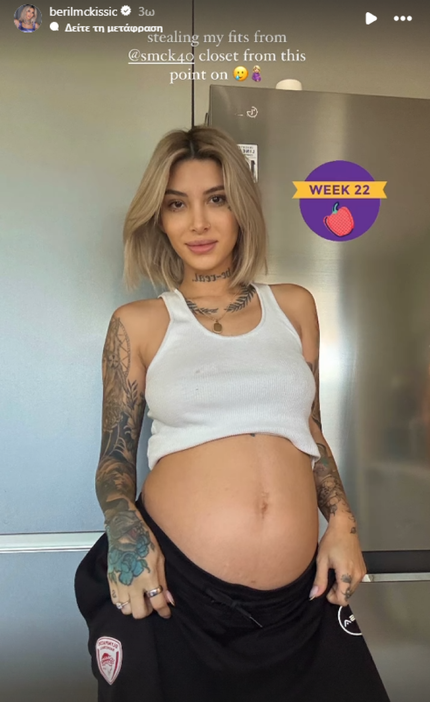 Μπέριλ ΜακΚίσικ: Πόζαρε με την φουσκωμένη κοιλίτσα της φορώντας τη φόρμα του Ολυμπιακού - Φωτογραφία 