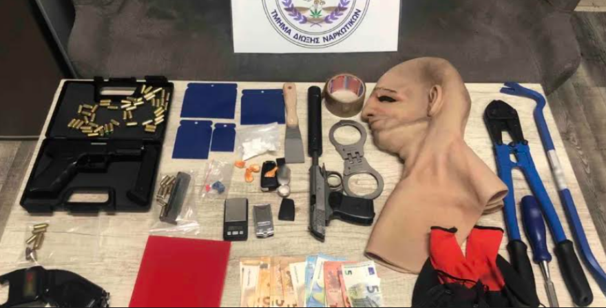 Σεσημασμένος ληστής με όπλα και κουκούλες διακινούσε κοκαΐνη στην Πάτρα