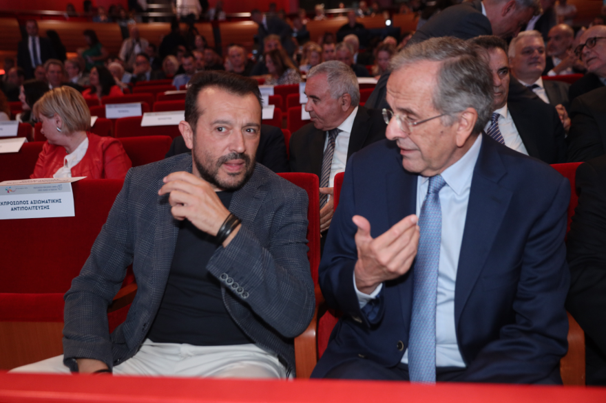 Αντώνης Σαμαράς: Από το «θα σας πάω μέχρι τέλους» στη χειραψία και τα «πηγαδάκια» με τον Νίκο Παππά